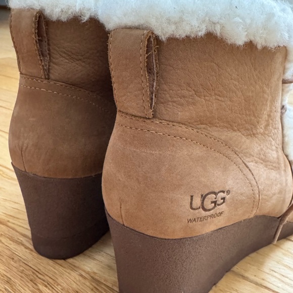 UGG Women’s Jeovana Ankle Wedge Boots Suede Waterproof Lace Size 8 Chestnut - Picture 1 of 10